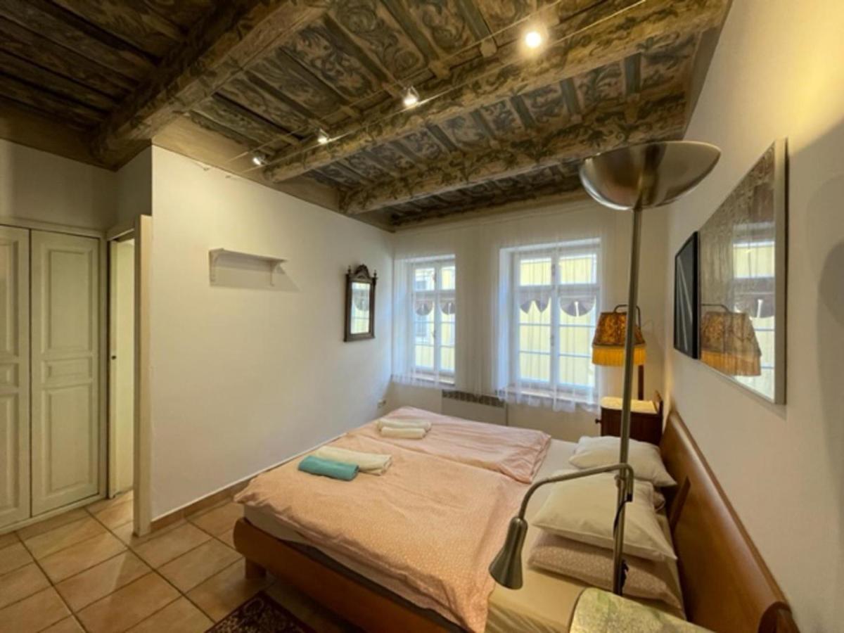 Historical Apartment With Balcony Прага Екстериор снимка
