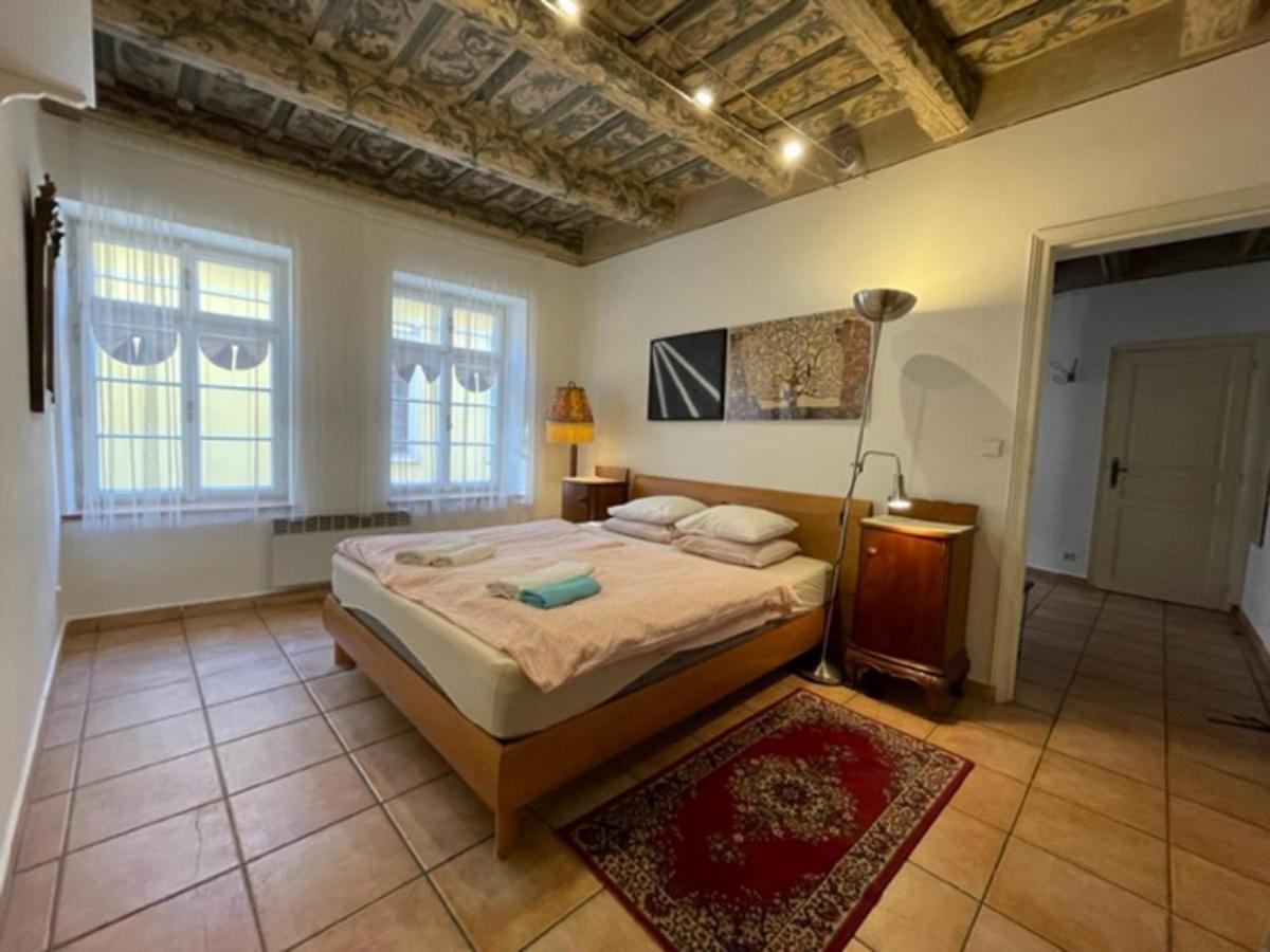 Historical Apartment With Balcony Прага Екстериор снимка
